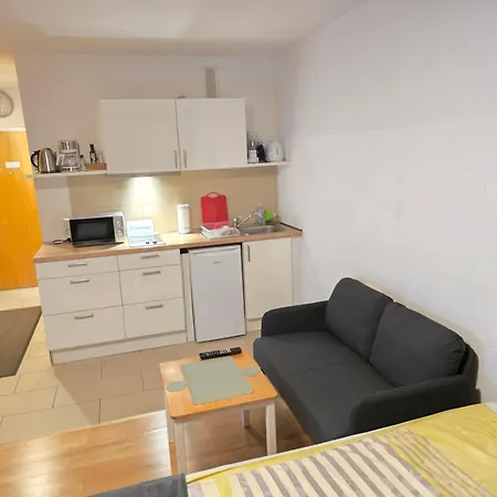 Apartment's Nr 2, 2-b , 2-c Und 2-d , In Stadtmitte * Штутгарт
