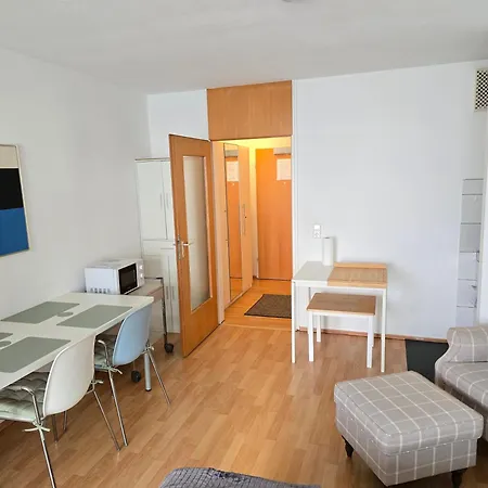 Apartamento Apartment's Nr 2, 2-b , 2-c Und 2-d , In Stadtmitte Stuttgart