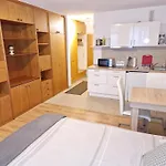 Apartment's Nr 2, 2-b , 2-c Und 2-d , In Stadtmitte Διαμέρισμα *